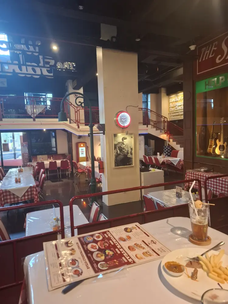 Double Decker Casual Dining 9