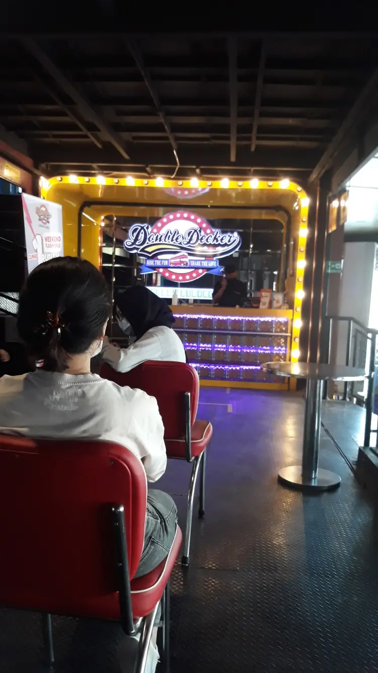 Double Decker Casual Dining 7