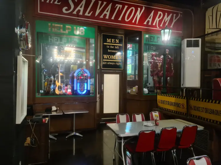 Double Decker Casual Dining 5