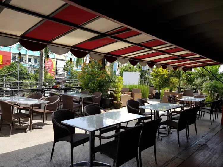 Double Decker Casual Dining 2