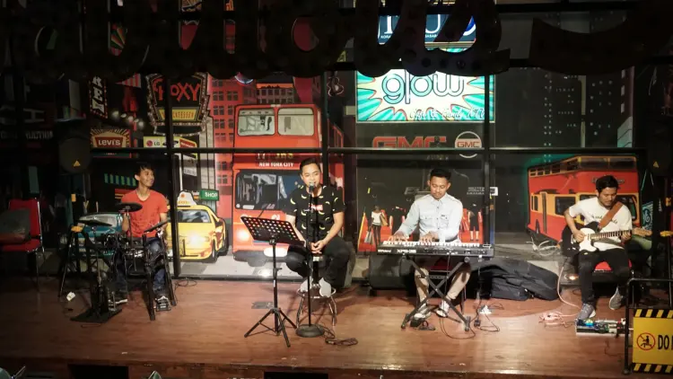 Double Decker Casual Dining 4