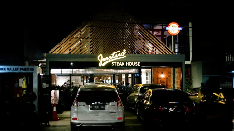 Justus Steak House Cimanuk 1