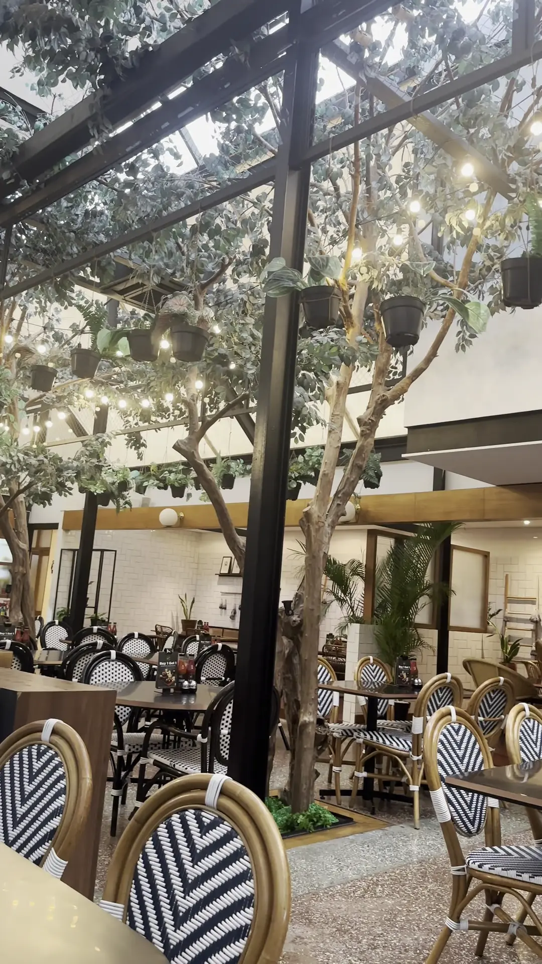 I'm at Bandung Justus Steakhouse, ordered a "Schrödinger's Steak" 1