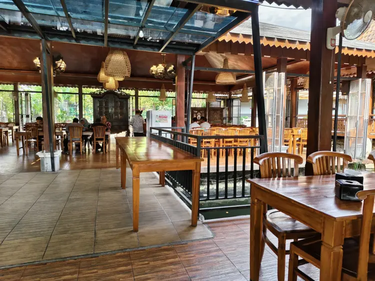 Dapur Solo Hj. Indrat (Edutorium UMS) 1