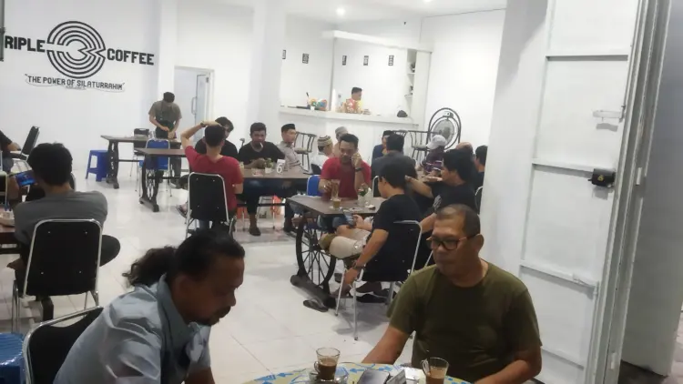 Warkop Triple 3 Coffee Rappang 7