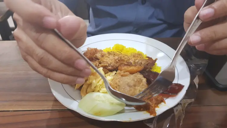 Depot Nasi Campur Pojok Tambak Bayan 10