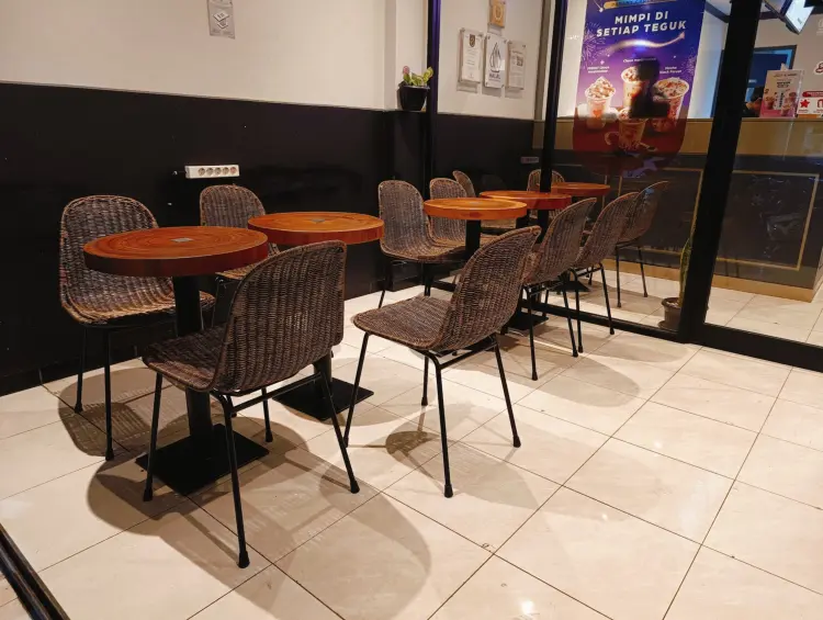 Kopi Kenangan - Ruko A. Yani Ungaran Semarang 4