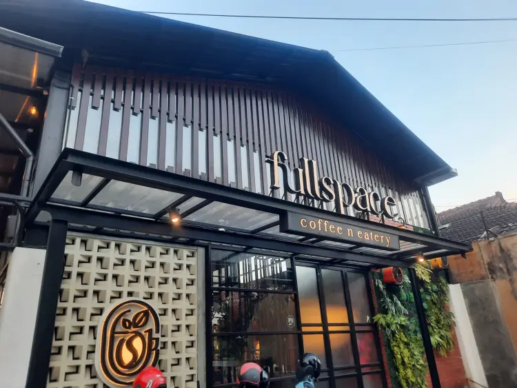 Full Space ( Coffee & Eatery ) 1