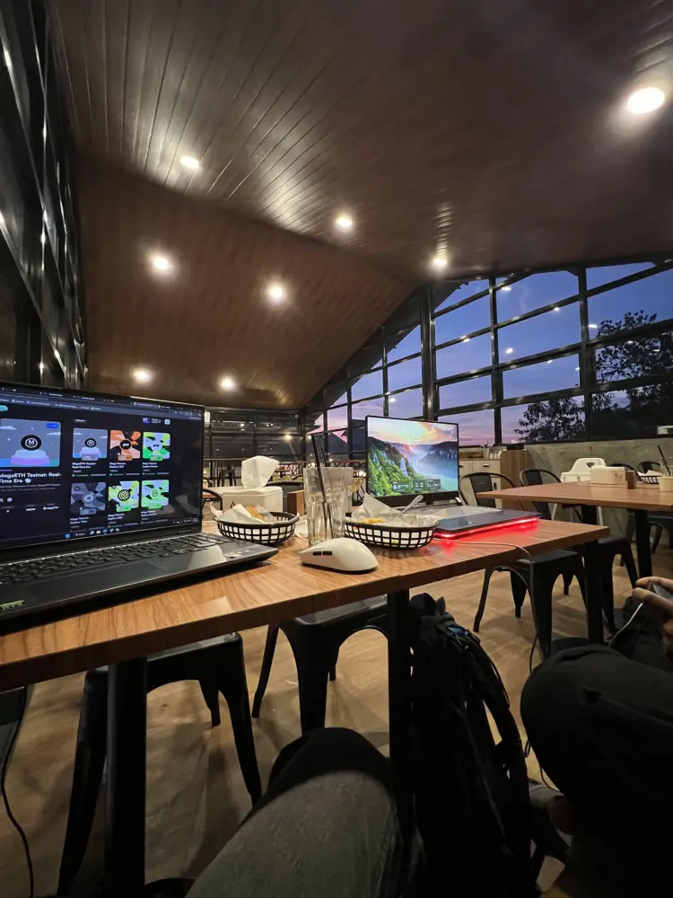 Full Space ( Coffee & Eatery ) 6