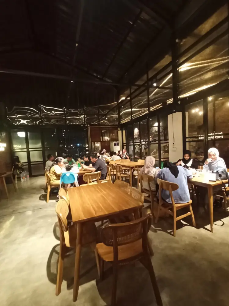 Full Space ( Coffee & Eatery ) 4