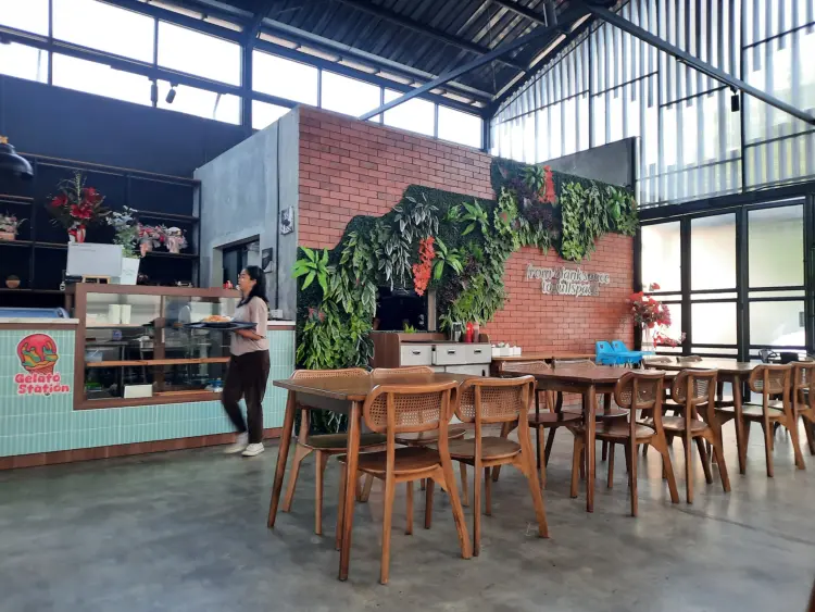 Full Space ( Coffee & Eatery ) 9