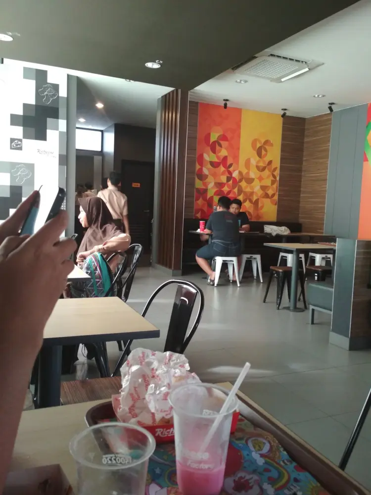 Richeese Factory Majapahit 3