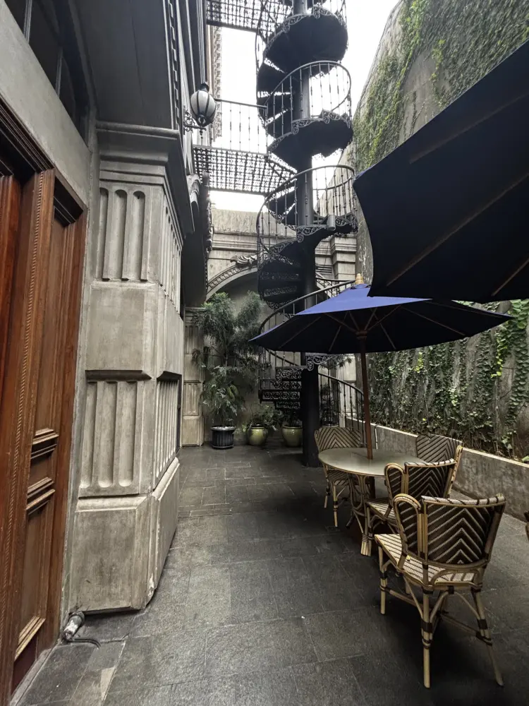 Sofia At The Gunawarman 3