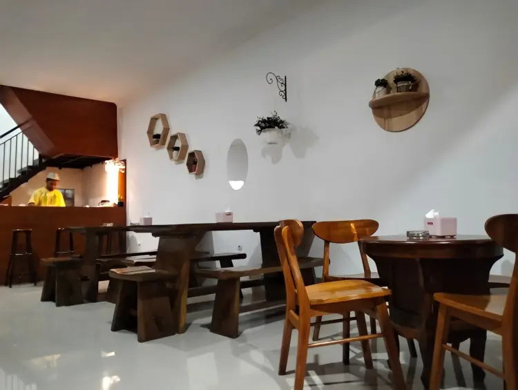 Yona's Cafe Surade 1