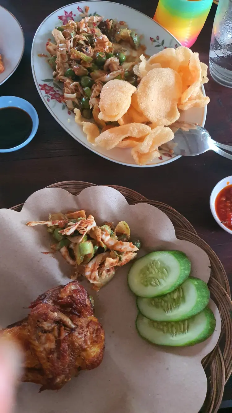 Yona's Cafe Surade 7