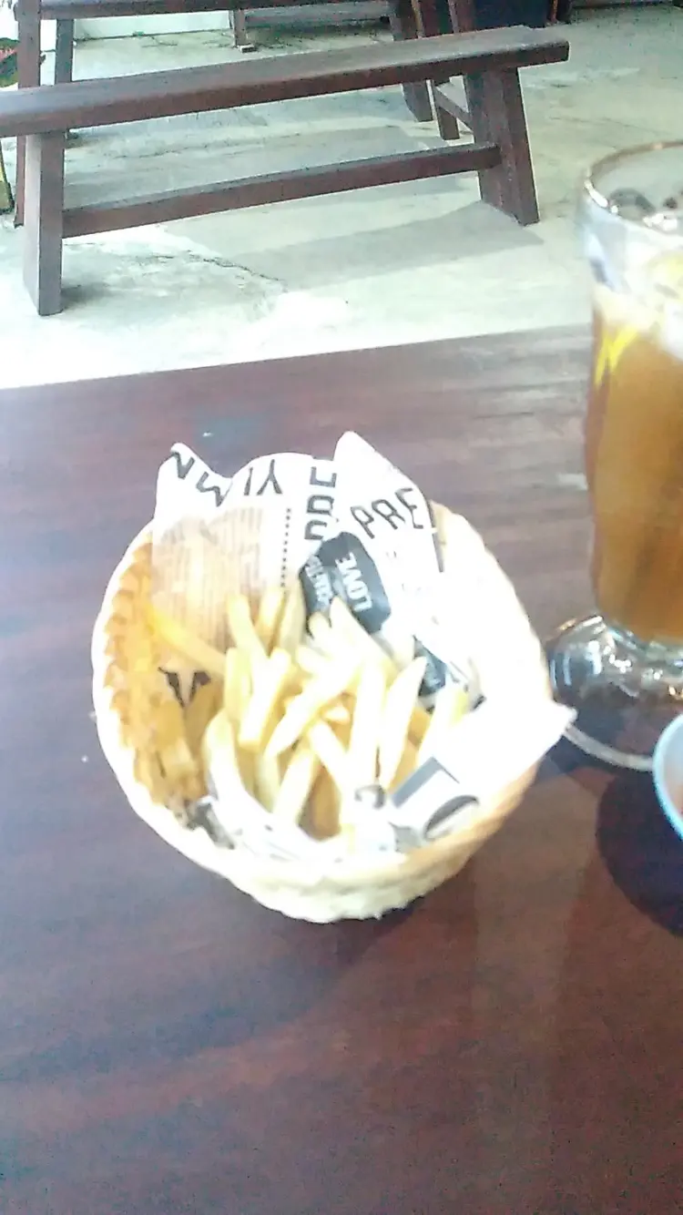 Yona's Cafe Surade 6