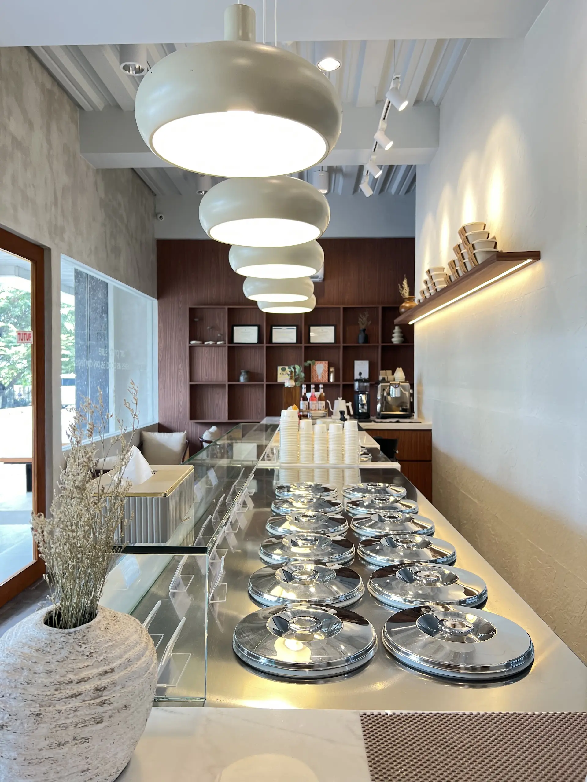 Sultan Gelato, merapat! Liat wadah es krim di spot Jakarta ini aja udah jaminan Mantap 1