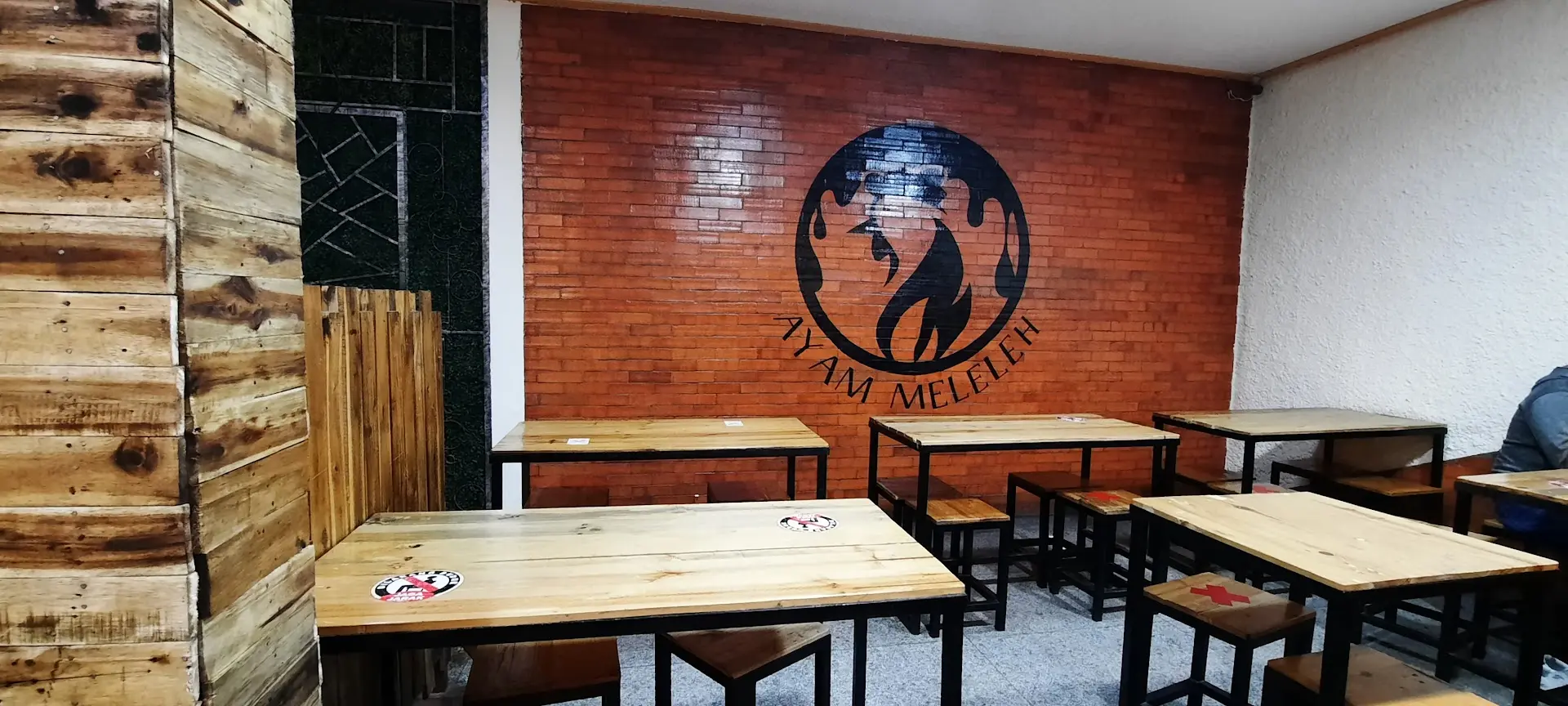 25k就吃了块“炭”？雅加达这家高分炸鸡我真的会谢！ 4