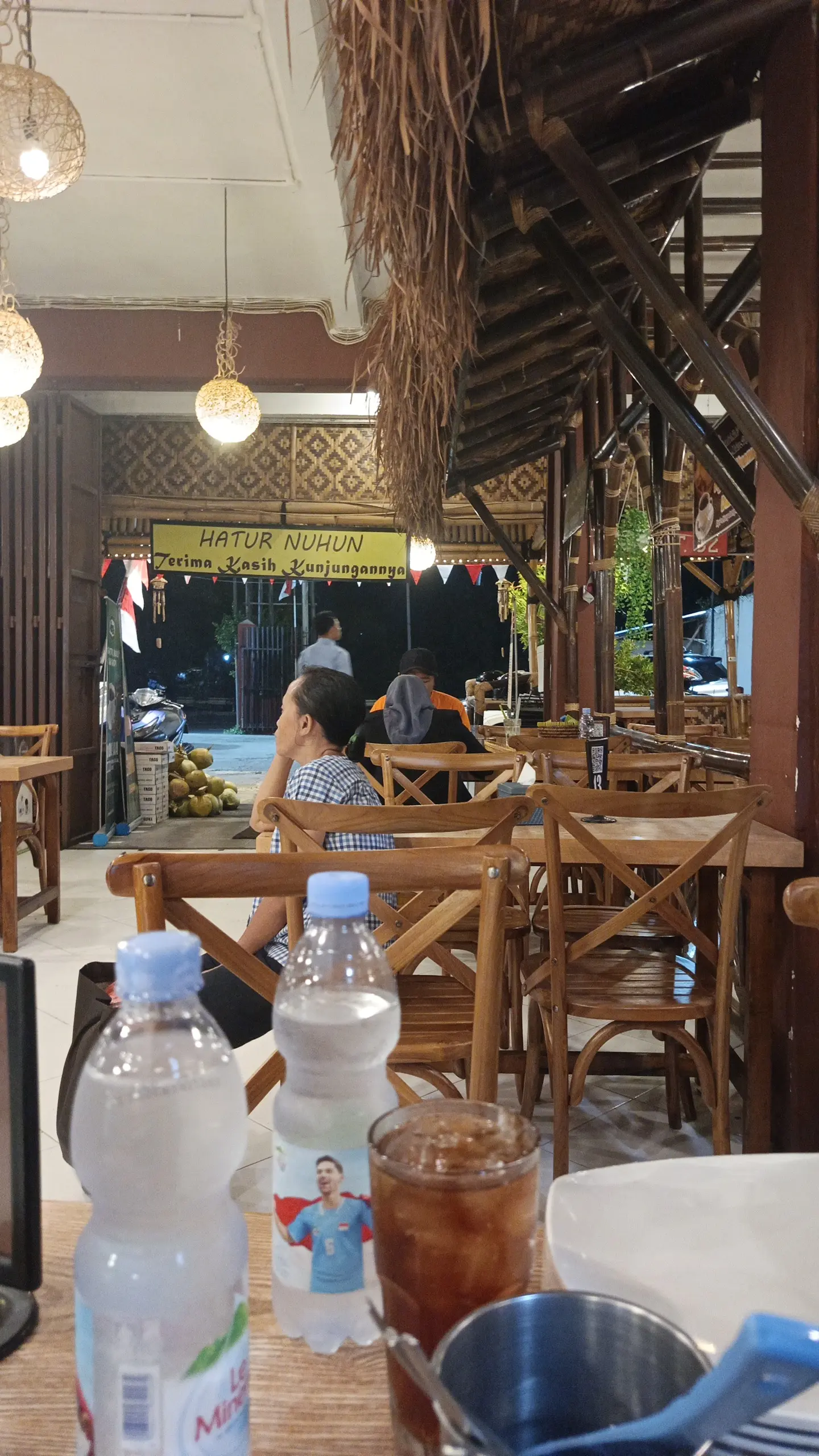 Per orang gak nyampe 50k, makanan Sunda yang didatengin Pak Jokowi ini emang semantap apa sih? 2