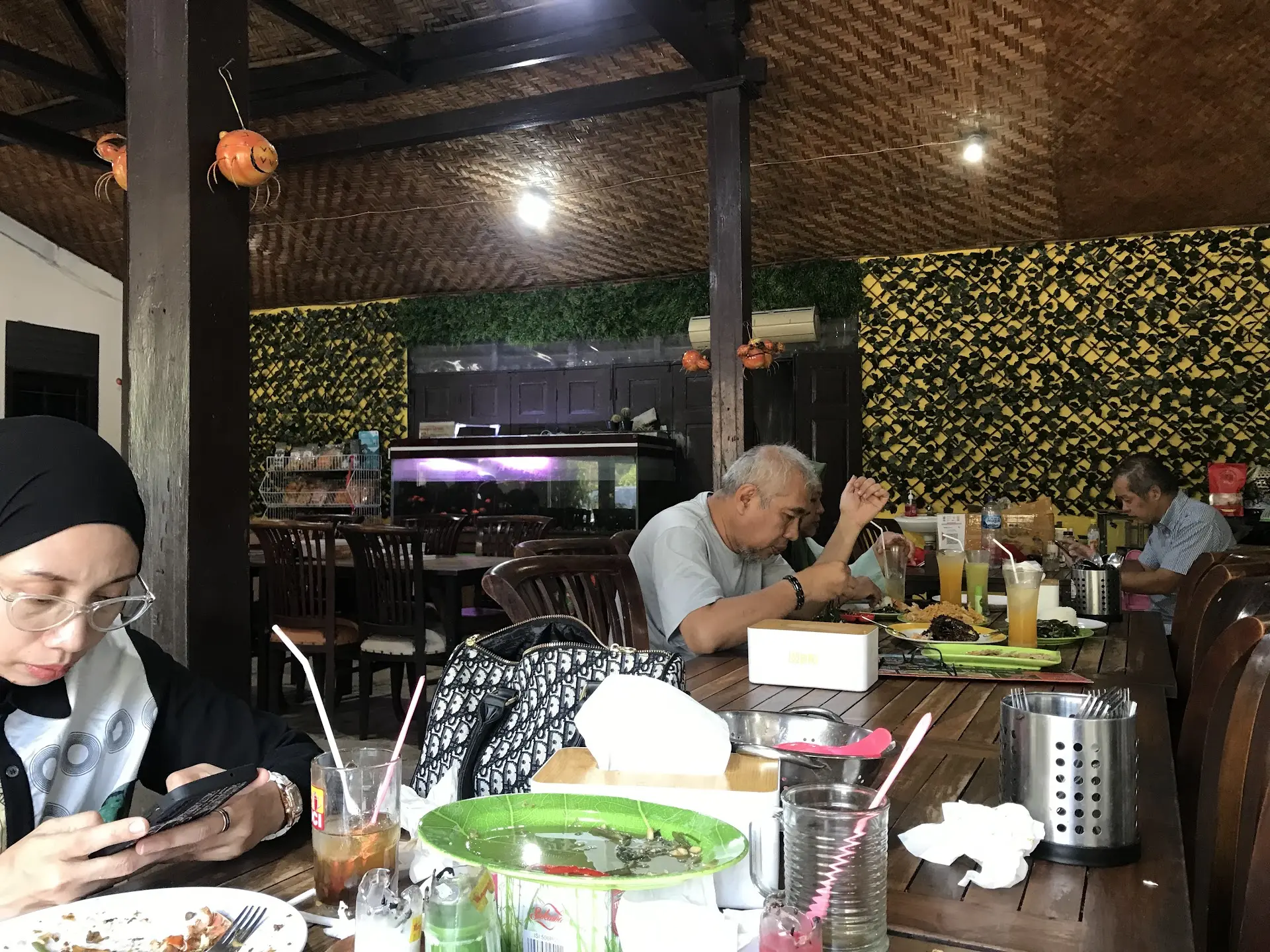 Anjay, para penggila kepiting! Wajib banget kunci spot mantap di Semarang ini di itinerary lo 6