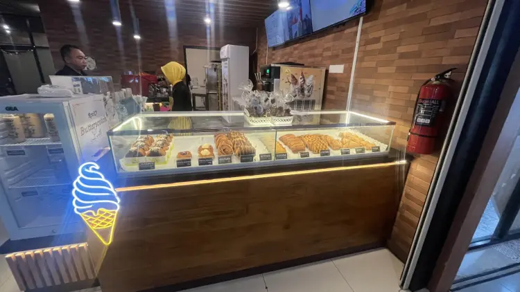Roti'O Ahmad Yani Airport 7