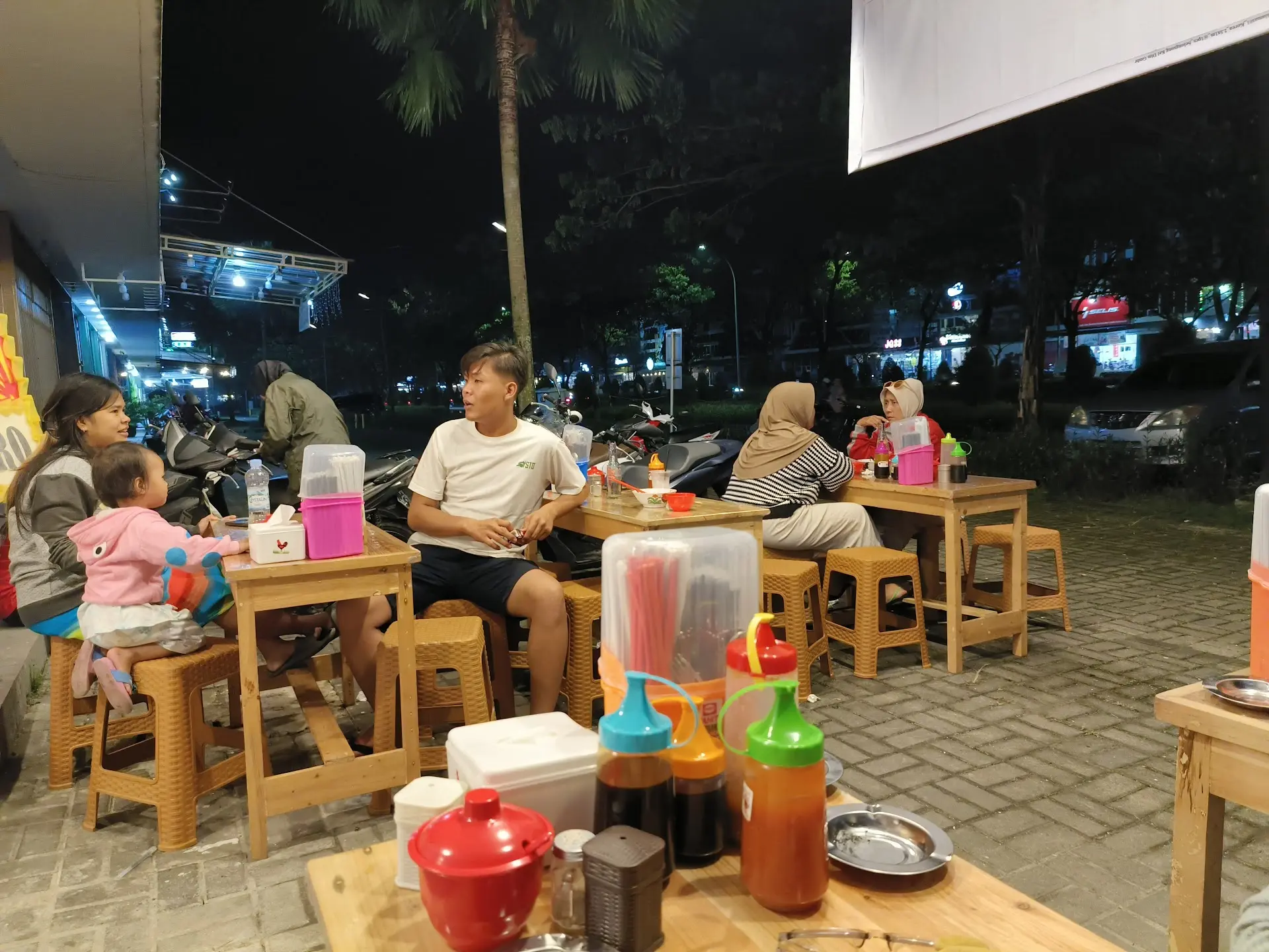 在坦格朗Nongkrong，被这碗人均25k的软骨面给Mantap到了！ 1