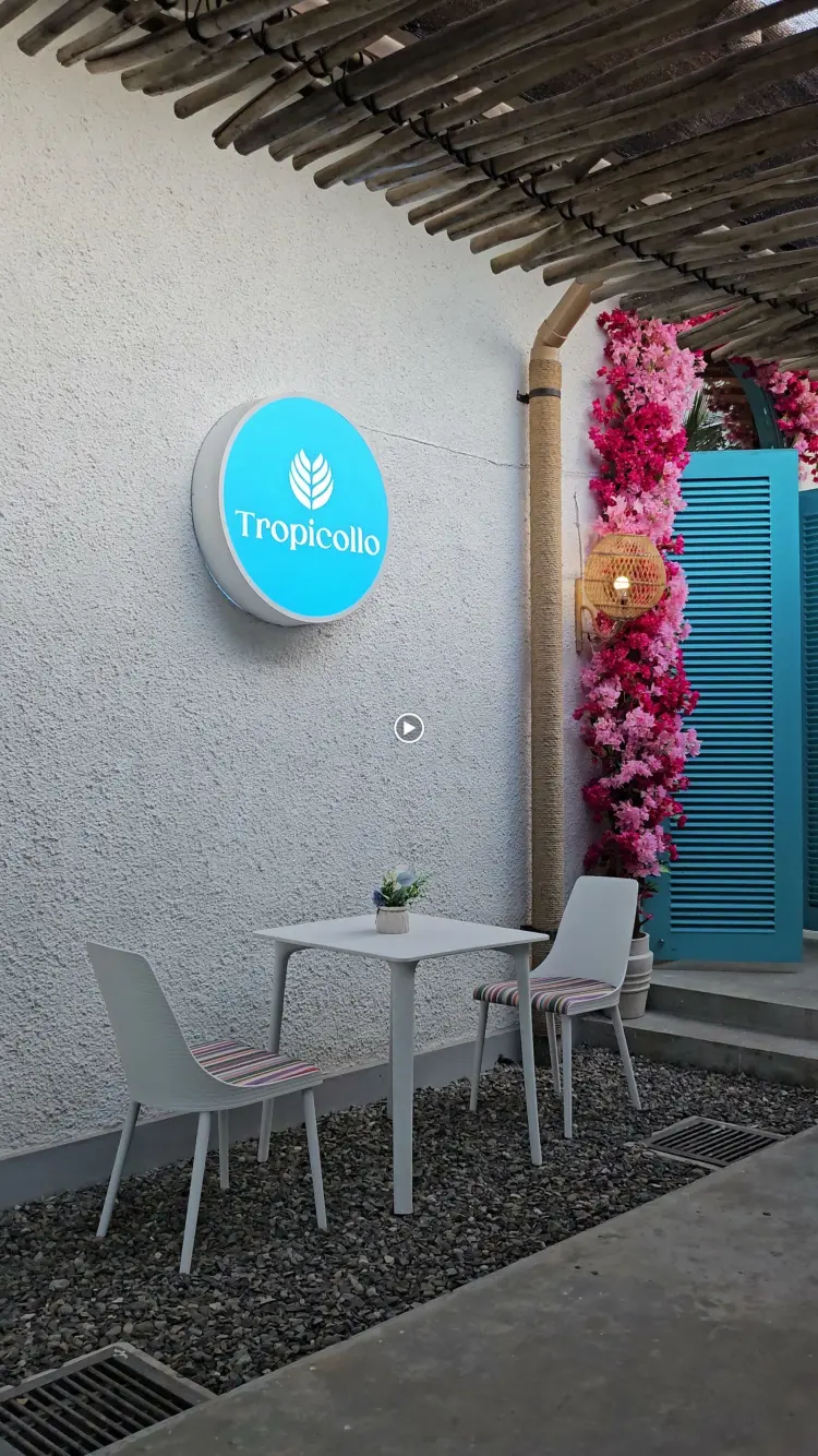 TROPICOLLO cafe & eatery 1