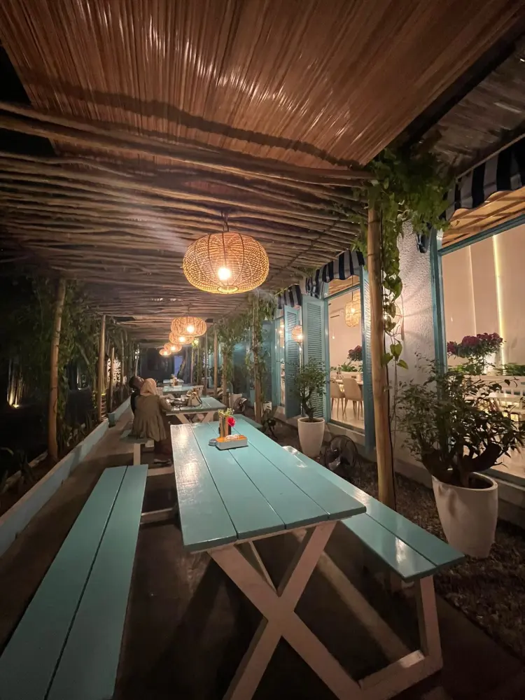 TROPICOLLO cafe & eatery 3