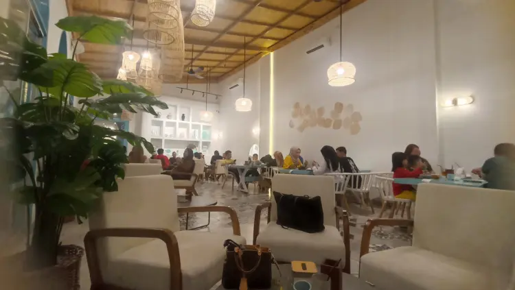 TROPICOLLO cafe & eatery 7