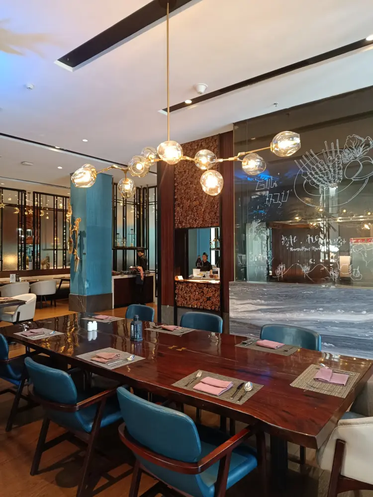 Sadrasa Kitchen & Bar 9