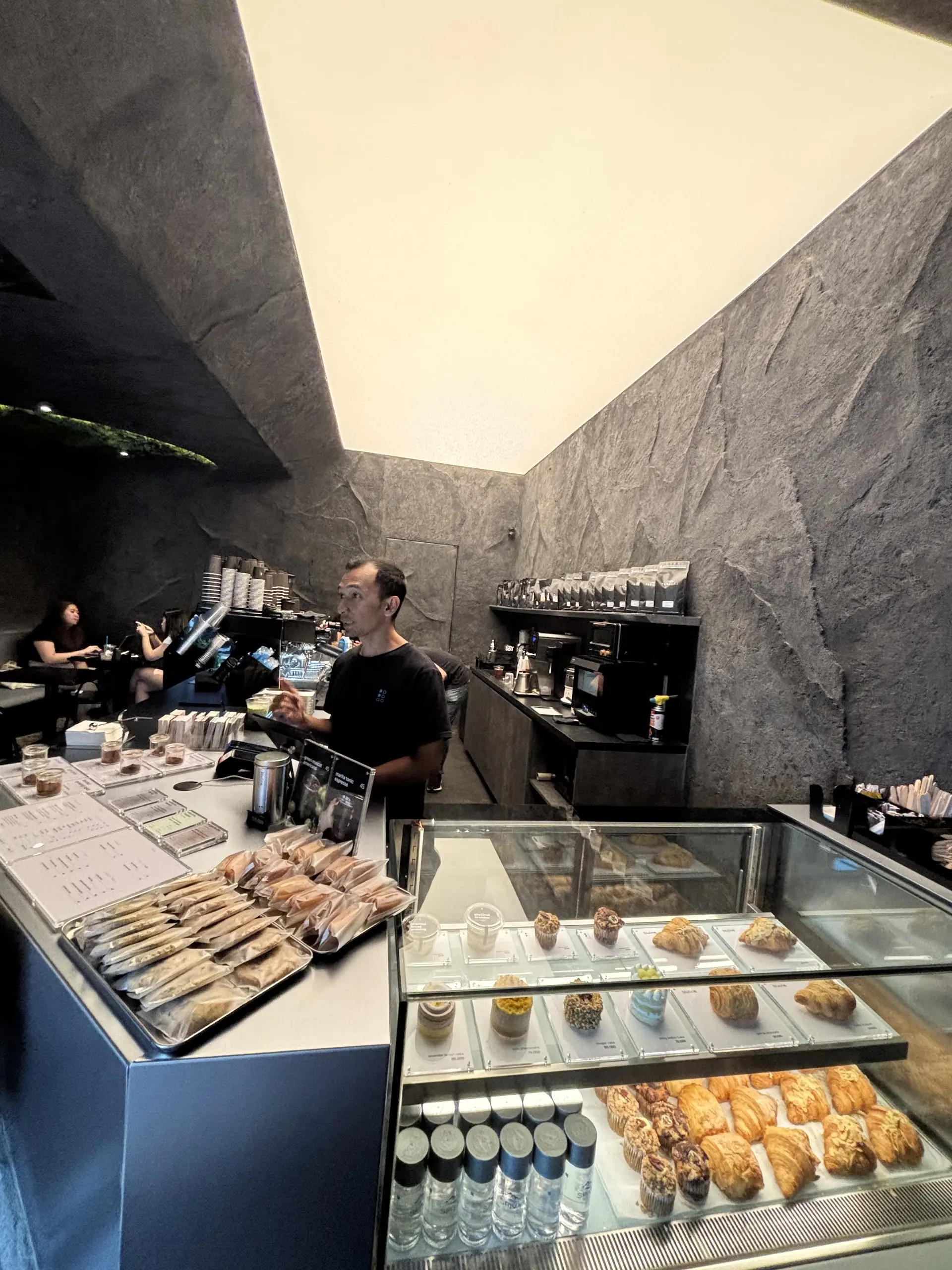 A New Discovery at Jakarta WFC! Came for the cave & florist, stayed for the food? 4