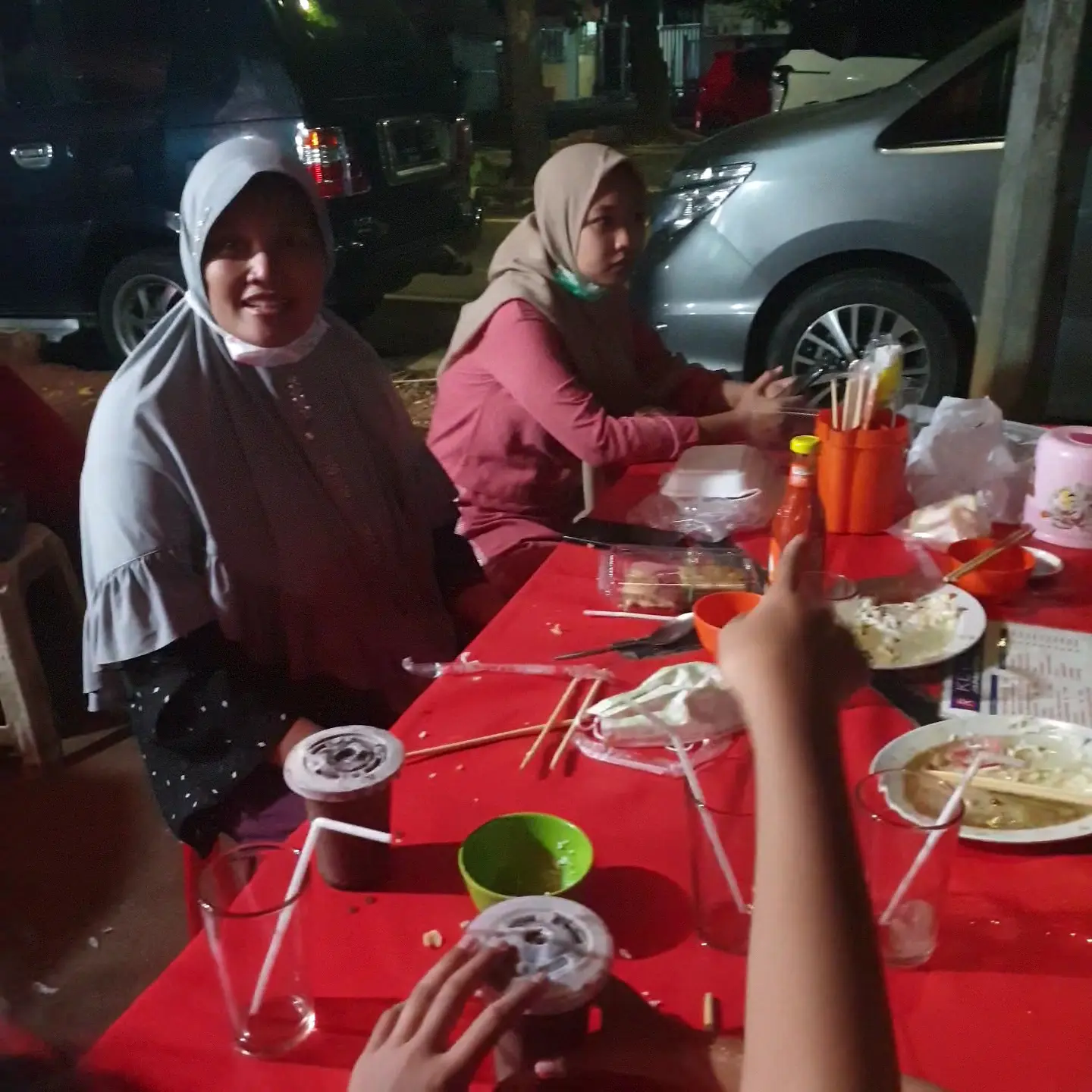 Under 20k! How has this smoky *lokal* spot stayed *mantap* for 40 years? 3