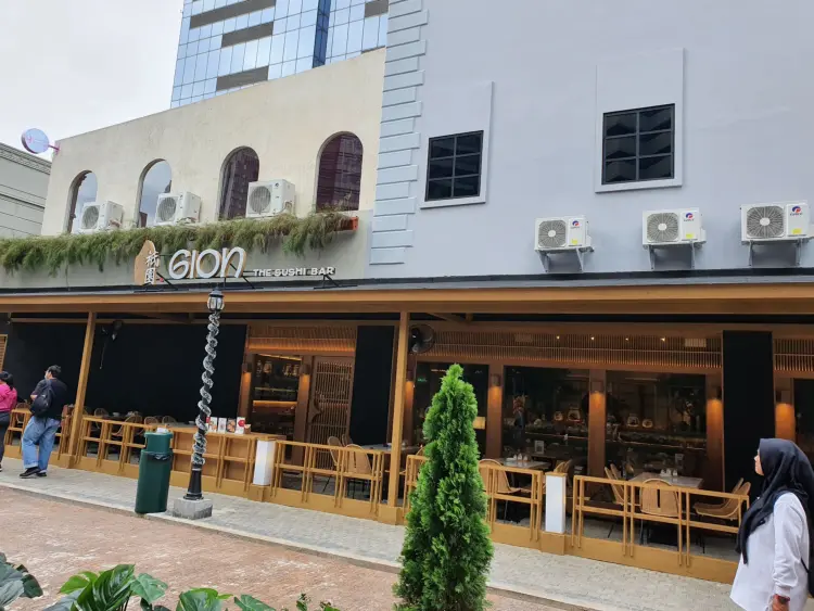 Starbucks Chase Plaza 1