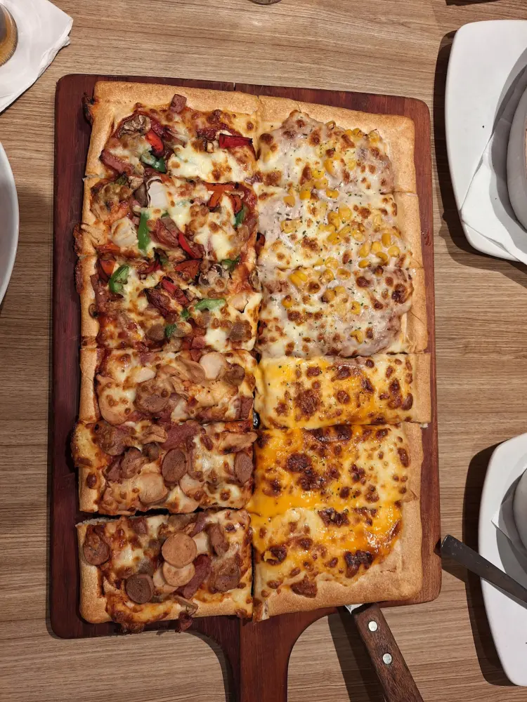 Pizza Hut Restaurant 6