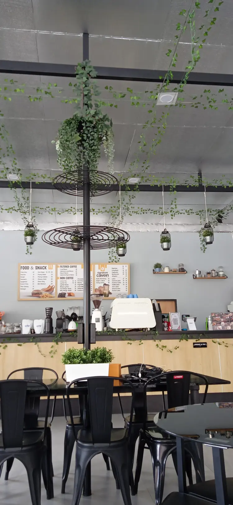 CAVEIN coffee & pool 8