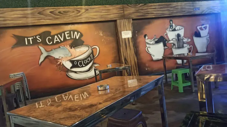 CAVEIN coffee & pool 6