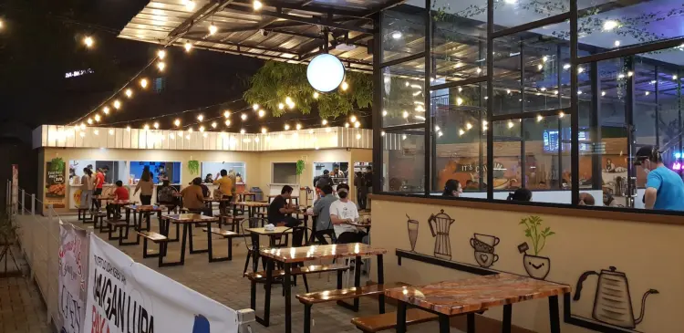 CAVEIN coffee & pool 5