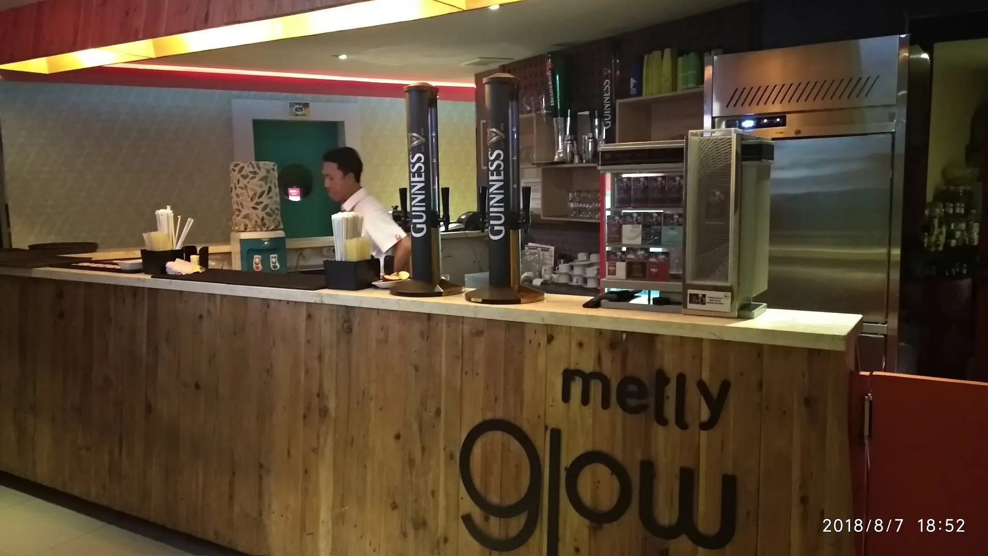 30% Singing, 70% Lagging? I'm so done with this viral KTV, Melly Glow. 3