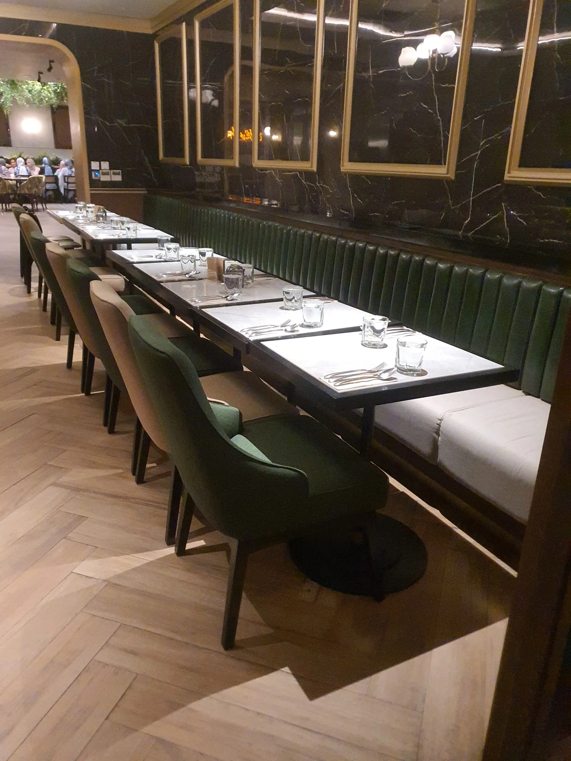 雅加达这家Lounge藏得够深，入口居然在酒店停车场里？ 6