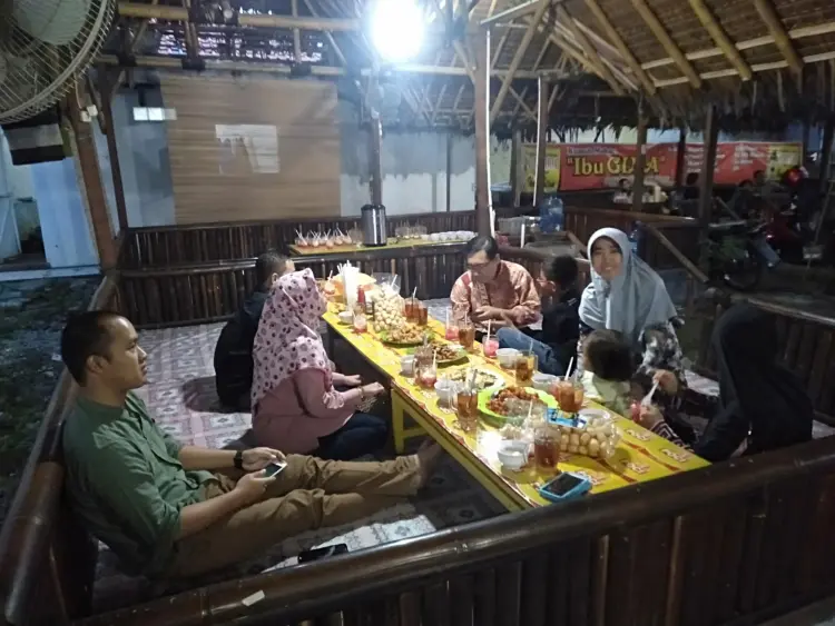 Rumah Makan Ibu Gina 4