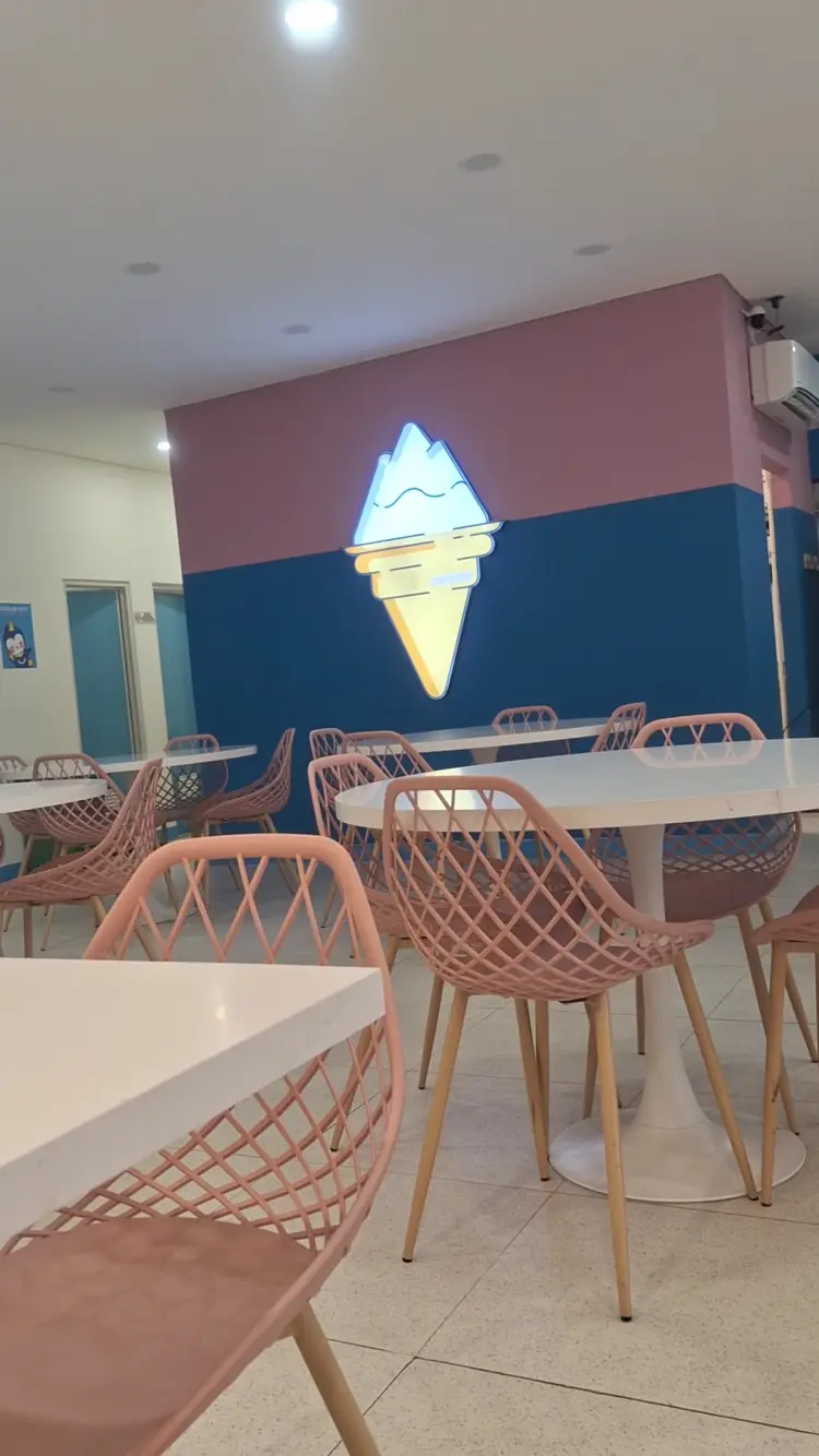 Cooler City Ice Cream & Tea Peninggilan 3