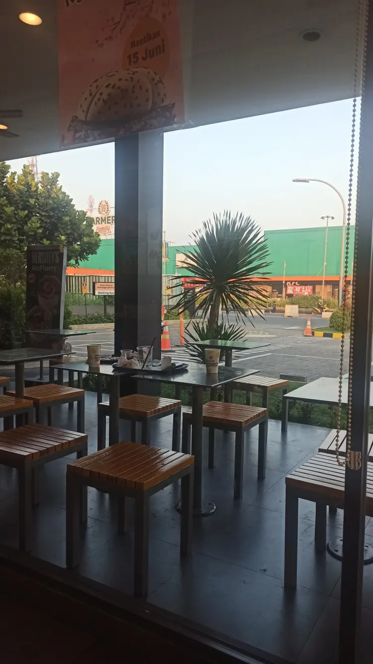 McDonald's Metland Transyogi Cileungsi 8