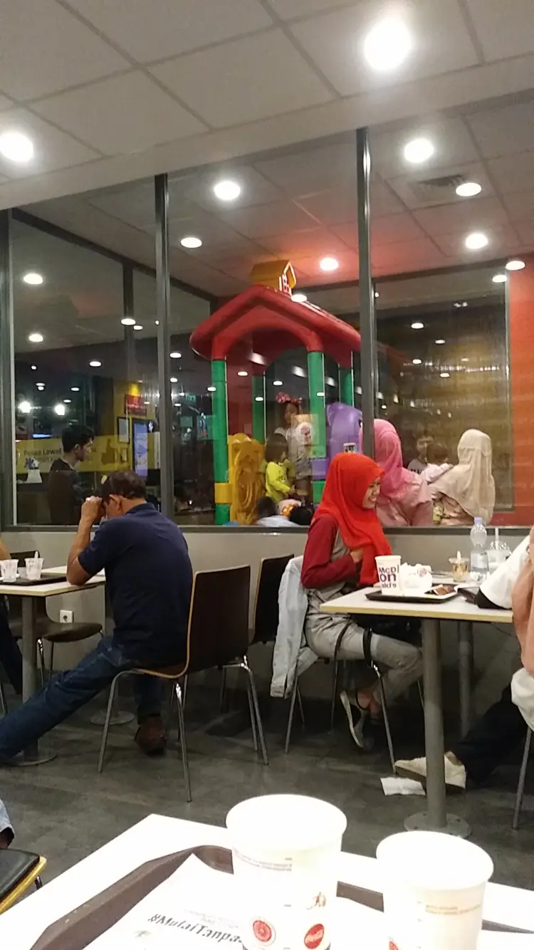 McDonald's Metland Transyogi Cileungsi 5