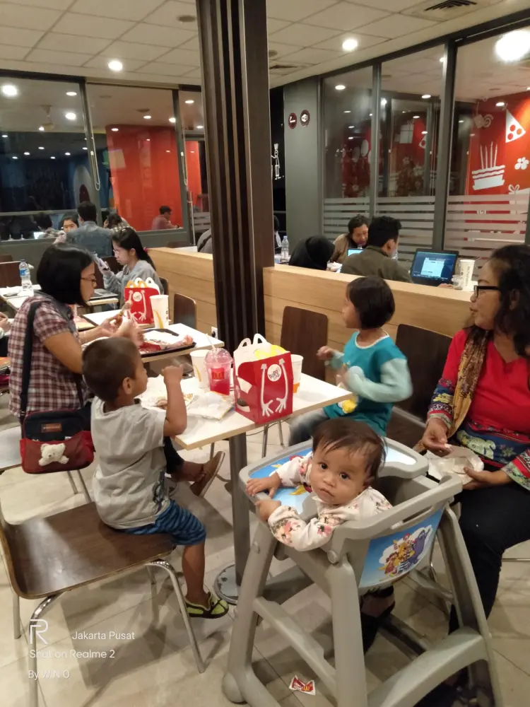 McDonald's Metland Transyogi Cileungsi 7