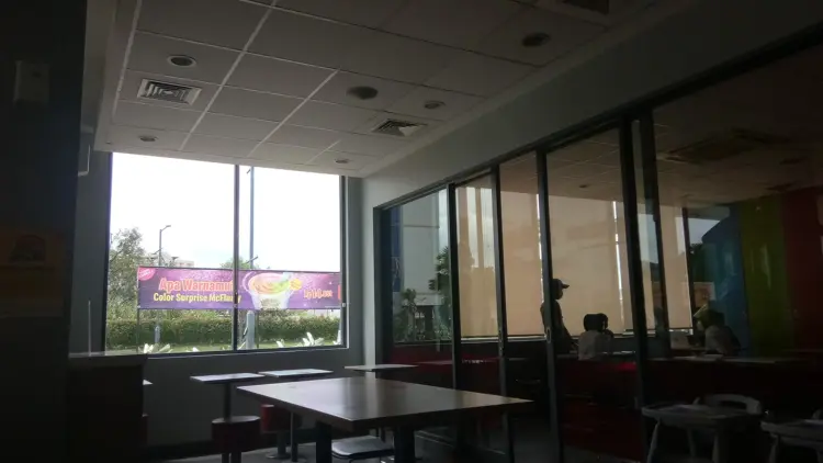 McDonald's Metland Transyogi Cileungsi 9