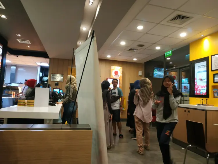 McDonald's Metland Transyogi Cileungsi 4