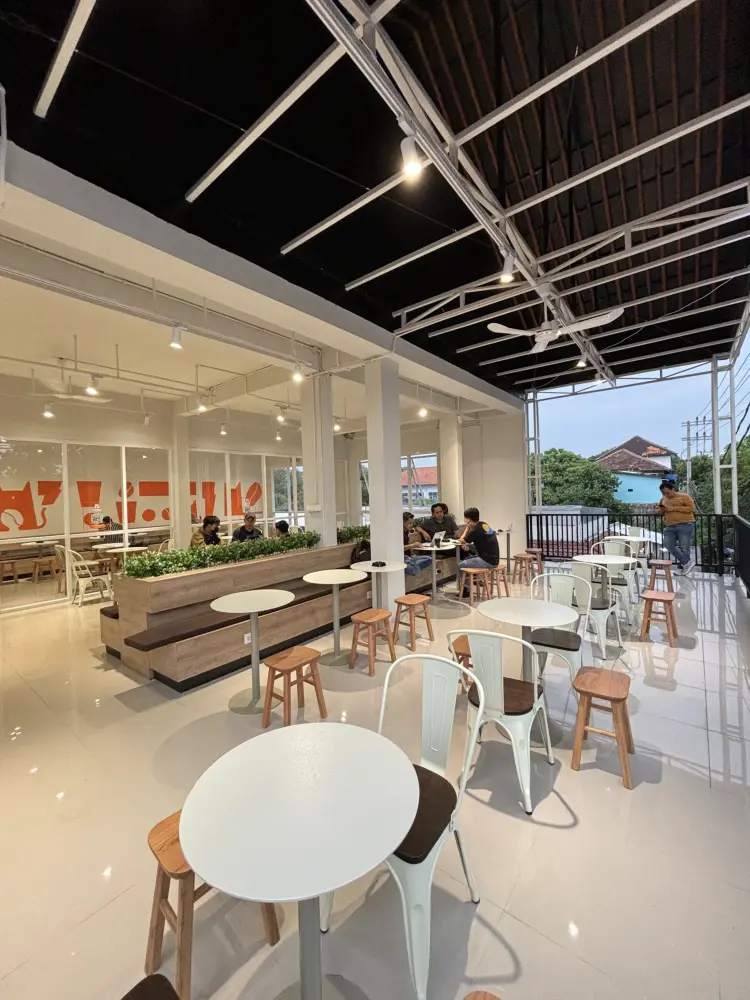 Tomoro Coffee - Joyoboyo Kediri 7