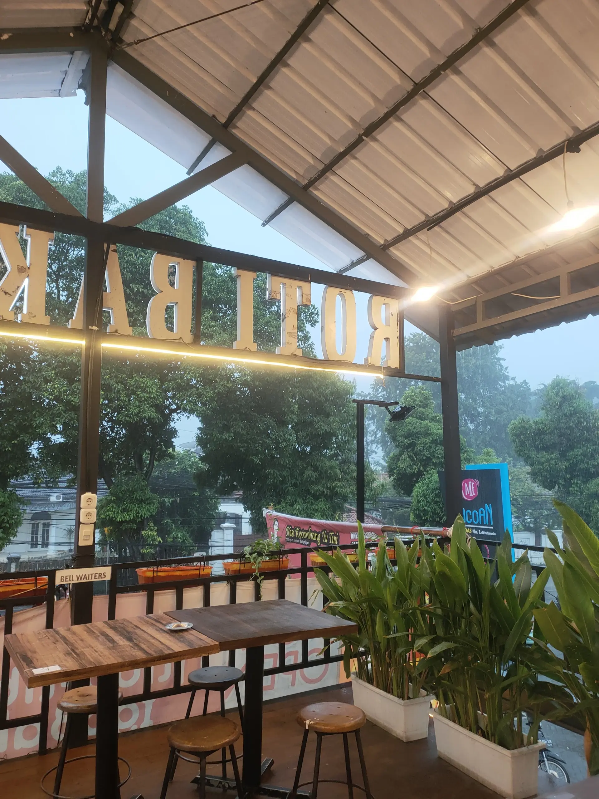 Under 20k per person, how has this toast shop been a hit in Jakarta for almost 10 years? 3