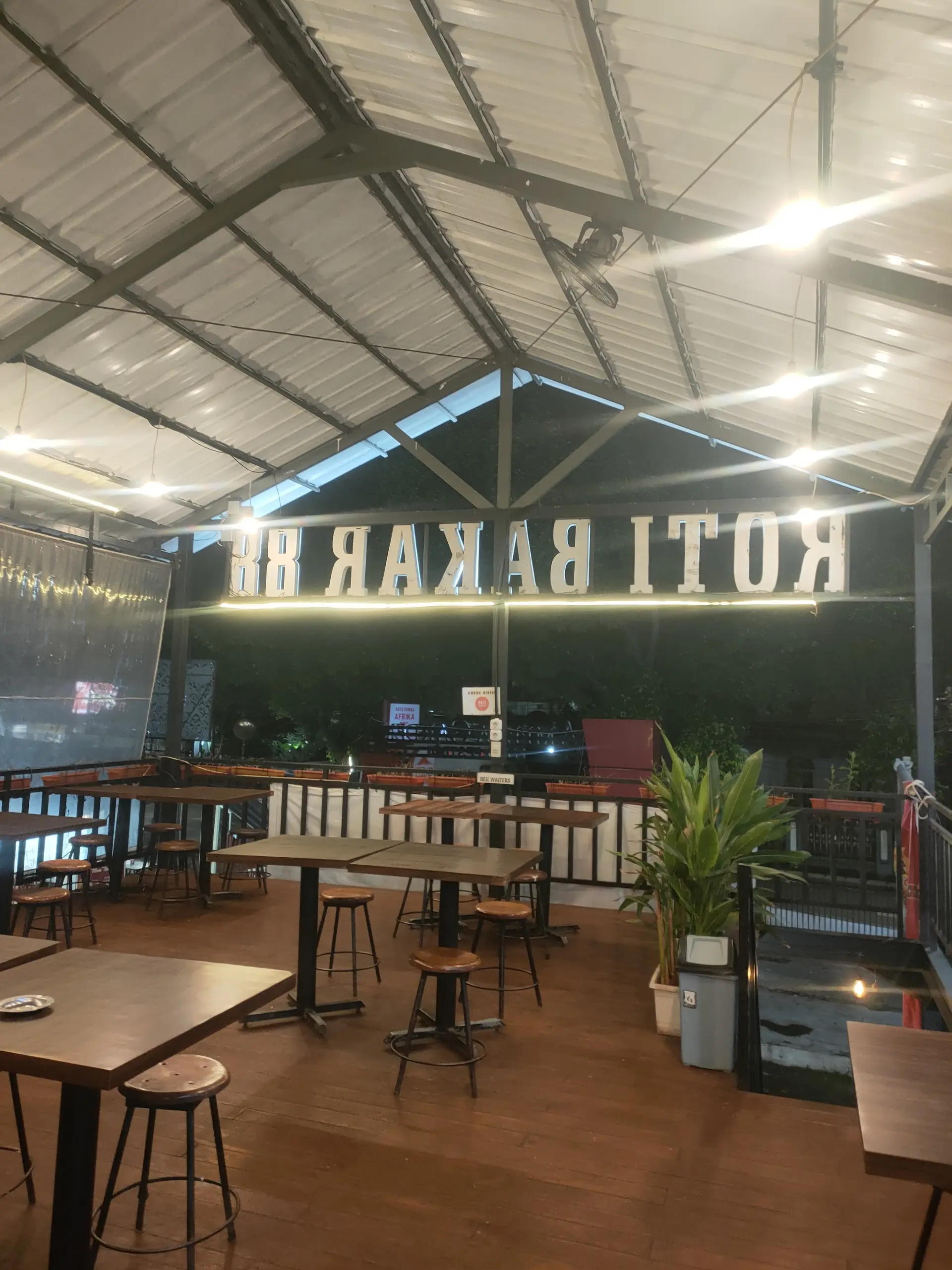 Under 20k per person, how has this toast shop been a hit in Jakarta for almost 10 years? 4