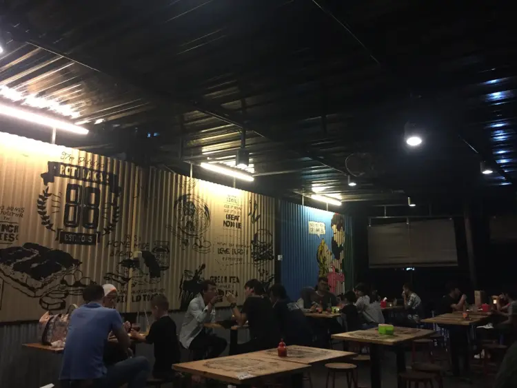 Under 20k per person, how has this toast shop been a hit in Jakarta for almost 10 years?